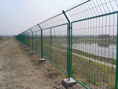 四川公路护栏网厂家金属铁丝网防护网铁路框架护栏网